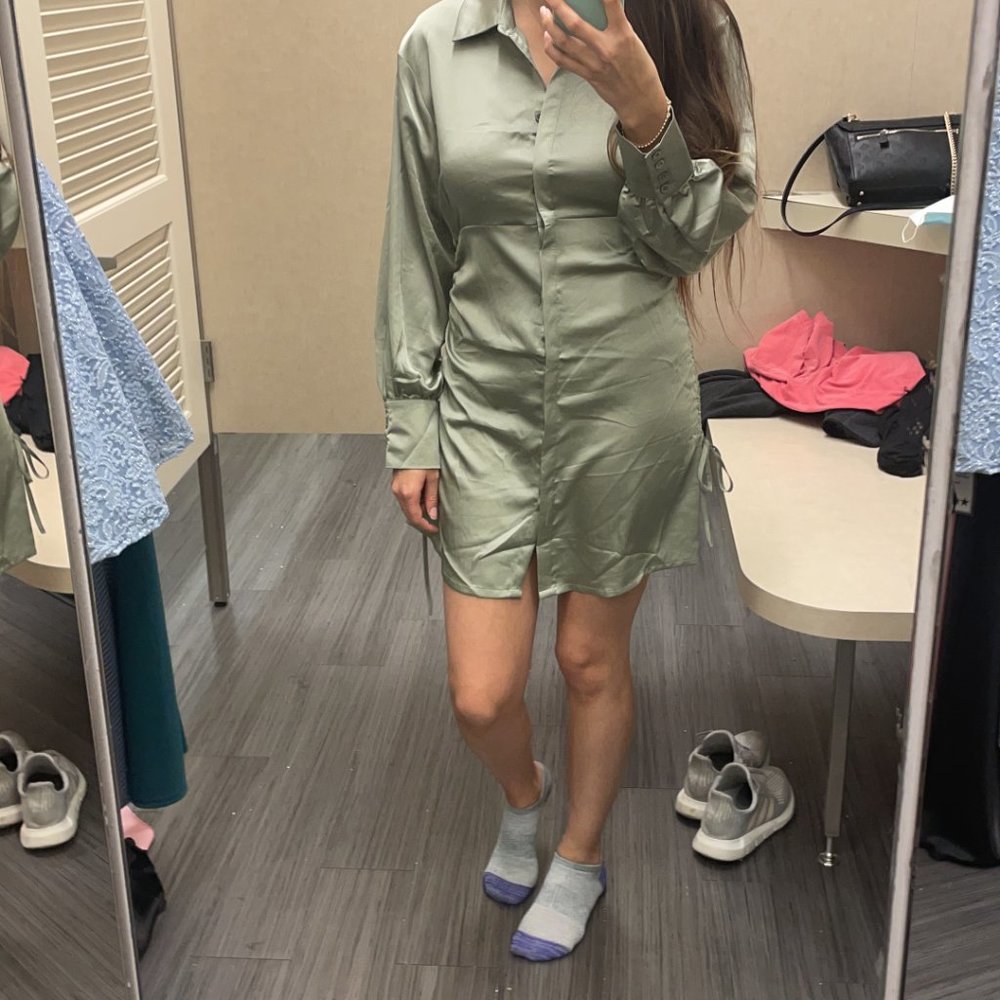 High-Class Ruched Button-Front Shift Dress - Picture 8 of 8